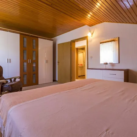 Sever P Appartamento Povile