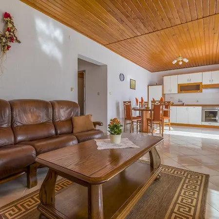 Apartment Sever P Povile