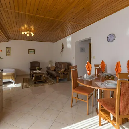 Apartment Sever P Povile
