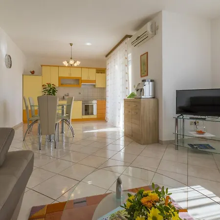 Sever P Daire Povile