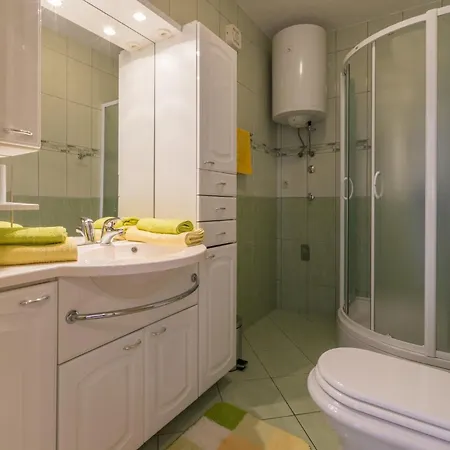 Apartment Sever P Povile